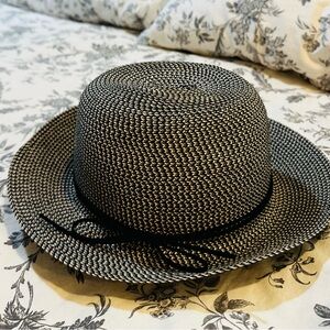Woman’s Sonoma Black and White Woven Hat
